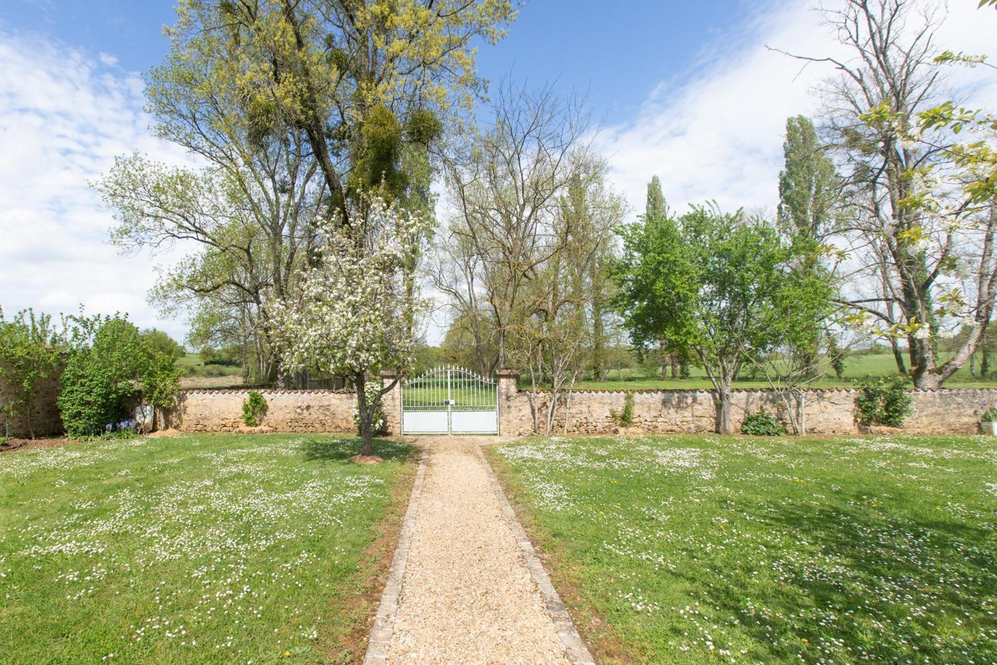 Le Clos Du Gue Pressac Exterior photo